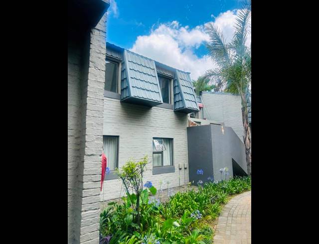 3 BEDROOM APARTMENT FOR SALE IN BRYANSTON